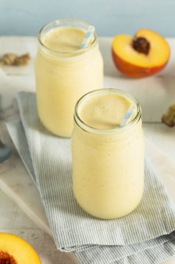 Sağlıklı ev yapımı şeftali yüzlü