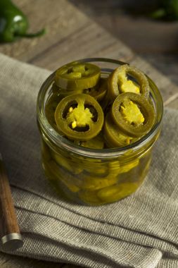 Yeşil organik turşu Jalapenos