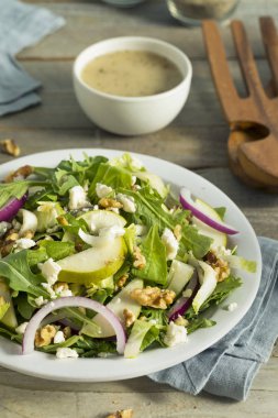 Ham sonbahar armut ve mavi peynirli salata