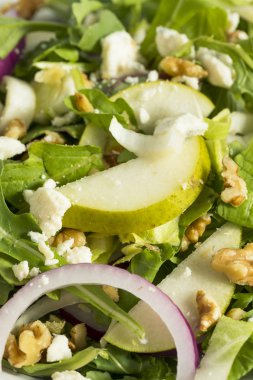 Ham sonbahar armut ve mavi peynirli salata