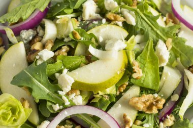 Ham sonbahar armut ve mavi peynirli salata