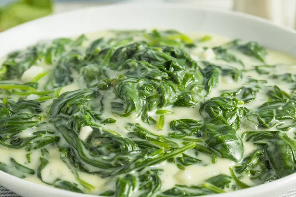 Ev yapımı krem kremalı ıspanak