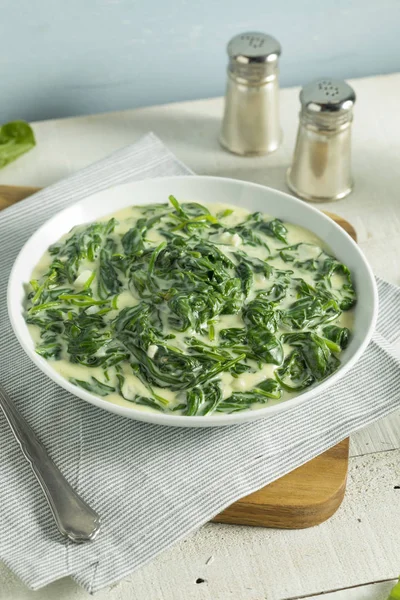 Ev yapımı krem kremalı ıspanak