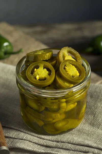 Yeşil organik turşu Jalapenos