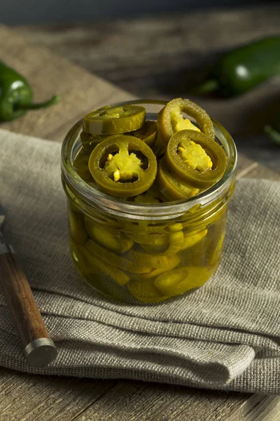 Yeşil organik turşu Jalapenos