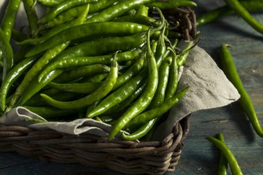 Organik yeşil parmak biber