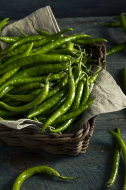 Organik yeşil parmak biber