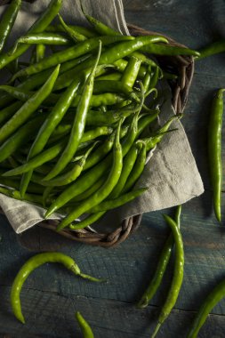 Organik yeşil parmak biber