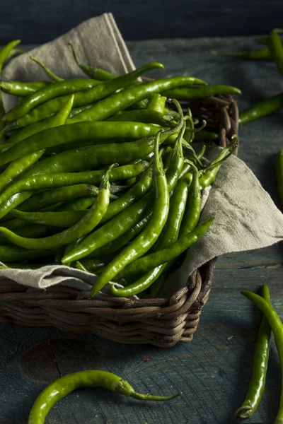 Organik yeşil parmak biber