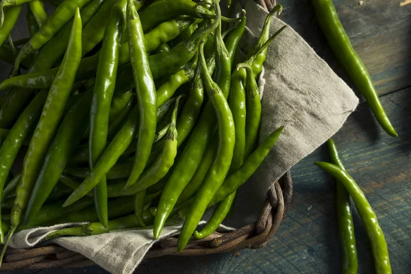 Organik yeşil parmak biber