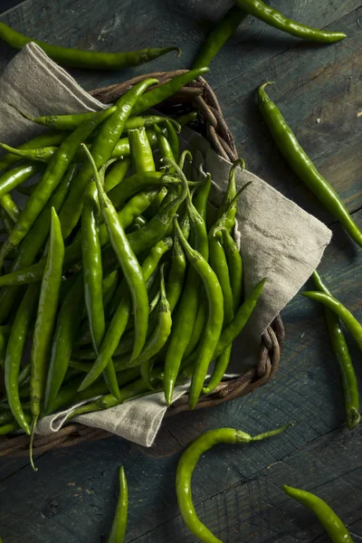 Organik yeşil parmak biber