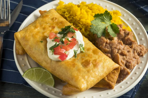 Burrito de Chimichanga de Carne Frita Profunda —  Fotos de Stock