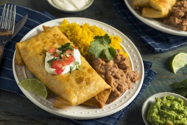 Derin kızarmış sığır eti sıkı börek