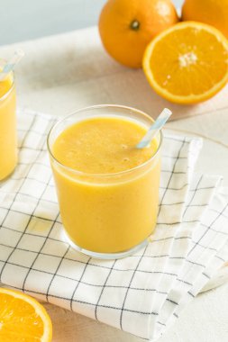 Tatlı ev yapımı Portakallı gazoz Milkshake