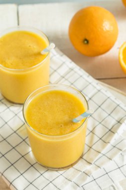 Tatlı ev yapımı Portakallı gazoz Milkshake