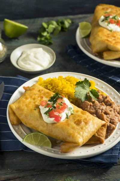 Derin kızarmış sığır eti sıkı börek