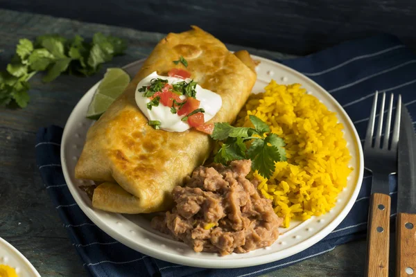 Derin kızarmış sığır eti sıkı börek