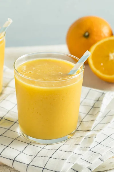 Smoothie de laranja caseiro doce Milkshake — Fotografia de Stock