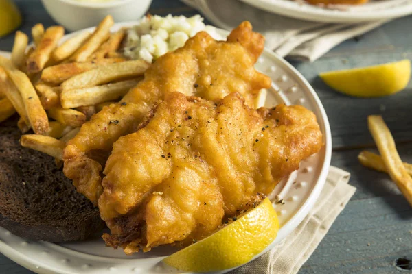 Zelfgemaakte bier gehavend Fish Fry — Stockfoto