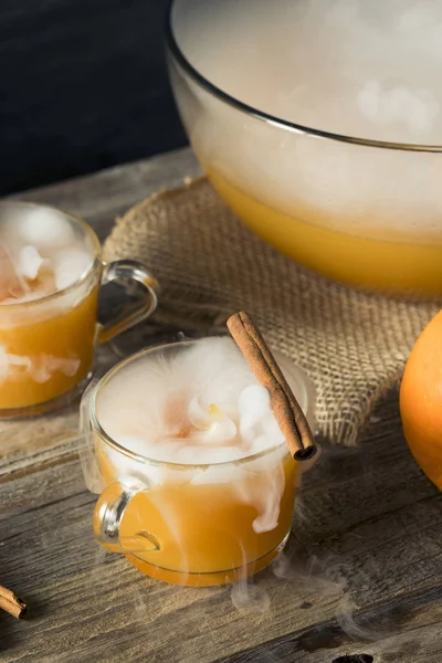 Hemmagjord Spooky pumpa krydda Punch — Stockfoto