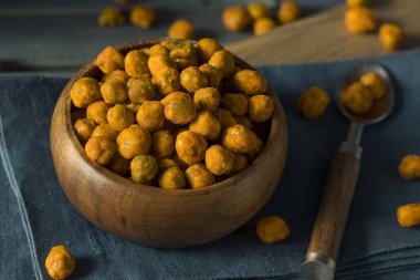 Ev yapımı baharatlı Sriracha bezelye