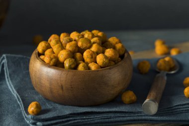 Ev yapımı baharatlı Sriracha bezelye