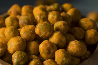 Ev yapımı baharatlı Sriracha bezelye