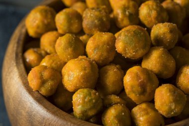 Ev yapımı baharatlı Sriracha bezelye