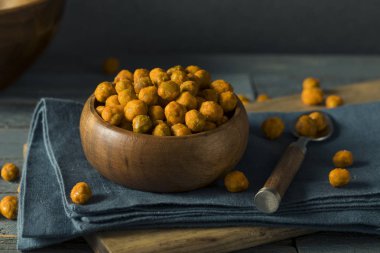 Ev yapımı baharatlı Sriracha bezelye