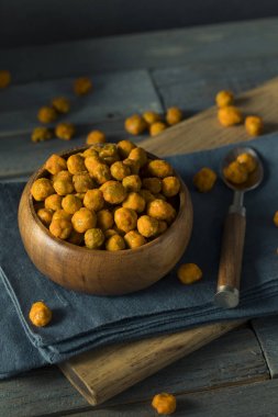 Ev yapımı baharatlı Sriracha bezelye