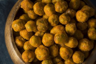 Ev yapımı baharatlı Sriracha bezelye