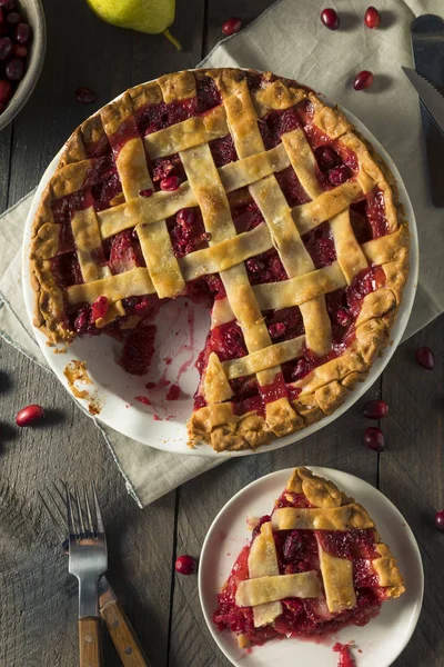 Tarte aux canneberges et poires maison sucrée — Photo