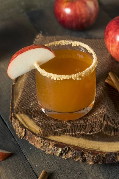 Ev yapımı rustik Apple Cider pasta kokteyl