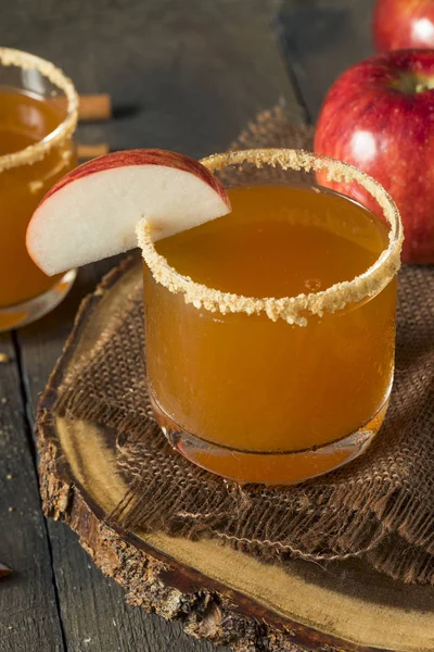 Hausgemachter rustikaler Apfelkuchen-Cocktail — Stockfoto