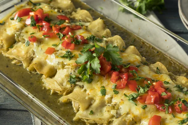 Enchiladas de frango verde caseiro — Fotografia de Stock