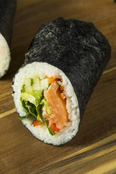Burrito surowego domu Sushi z łososiem — Zdjęcie stockowe