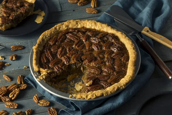 Sweet Homemade Crunchy Pecan Pie — Stock Photo, Image