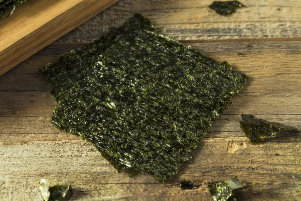 Organic Green Dry Roasted Seaweed Sheets — Stock Photo, Image