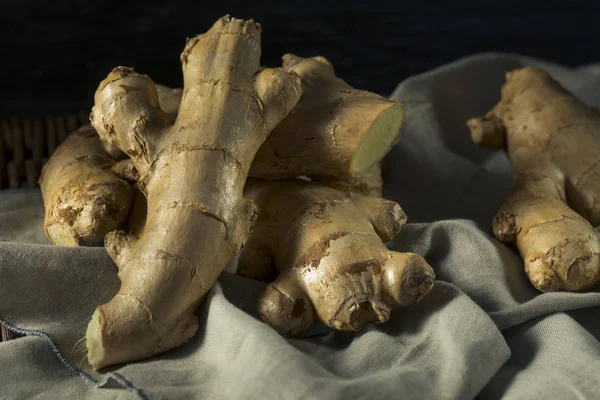 Nyers barna szerves Ginger Root — Stock Fotó