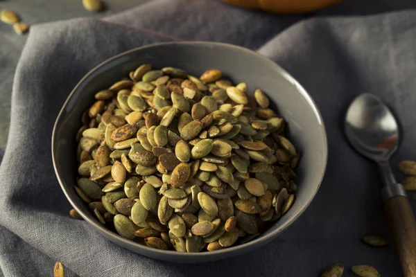 Organik baharatlı ev yapımı kabak çekirdeği