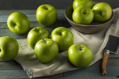 Ham yeşil organik Granny Smith elma