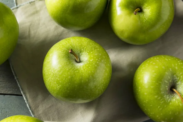 Ham yeşil organik Granny Smith elma