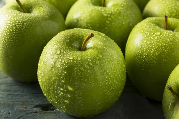 원시 녹색 유기 할머니 스미스 사과 — 스톡 사진