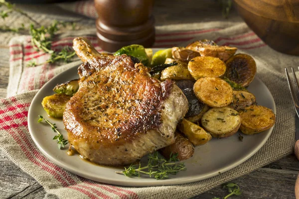 Hausgemachte gebratene Knochen in Schweinekotelett — Stockfoto