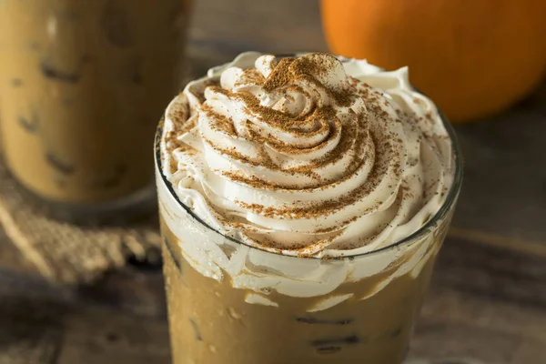 Latte de especias de calabaza helada dulce — Foto de Stock