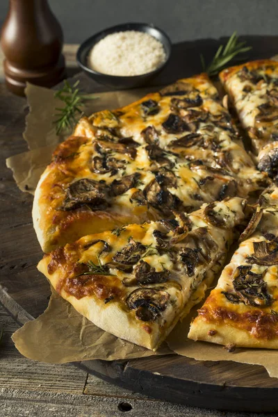Гурман домашня грибна піца — стокове фото