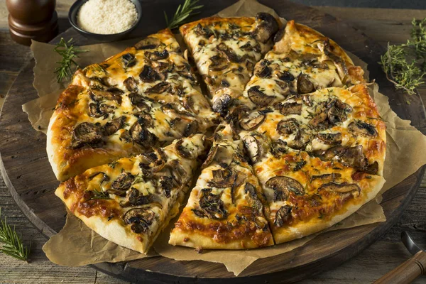Гурман домашня грибна піца — стокове фото