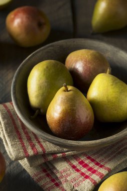 Ham yeşil organik Seckel armut