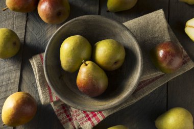 Ham yeşil organik Seckel armut