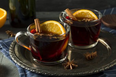 Baharatlı ev yapımı Mulled şarap